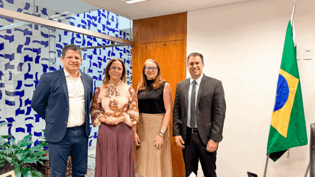 Comitiva da Emgetis participou de encontros estratégicos com autoridades sergipanas em Brasília, como a deputada federal Katarina Feitoza / Fotos: Ascom/Emgetis Comitiva da Emgetis participou de encontros estratégicos com autoridades sergipanas em Brasília, como a deputada federal Katarina Feitoza / Fotos: Ascom/Emgetis